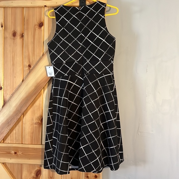 Liz Claiborne Black & White Dress, New w/Tags - Picture 2 of 7